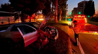 Adıyaman'da refüje çıkan otomobilde hasar oluştu, ölen ya da yaralanan olmadı