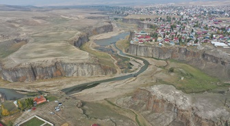 Ağrı Diyadin'de Murat Kanyonu'nda 8 kilometrelik yürüyüş ve highline yapıldı