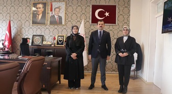 Ağrı Tutak Kaymakamı Coşkun, en çok kitap okuyan öğrenciyi makamında kabul etti