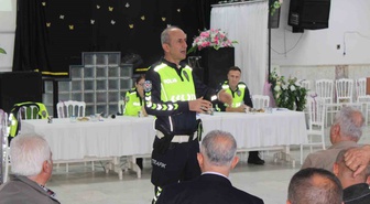 Aydın'da servis şoförleri ve rehber personel için trafik eğitimi düzenlendi
