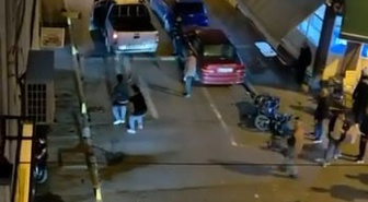 Fatih'te silahlı saldırı cep telefonu kamerasına yansıdı, 1 kişi yaralandı