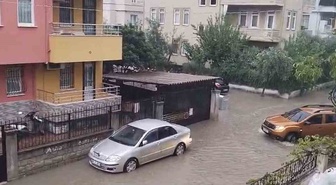 Fethiye'de sağanak su baskınına yol açtı, ev ve seralar sular altında kaldı