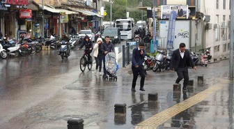 Kilis'te kuvvetli yağış ulaşımı etkiledi, sürücüler kontrollü ilerledi