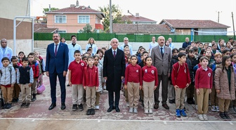 Kırklareli Valisi Turan, Kaynarca İlkokulunda bayrak törenine katıldı