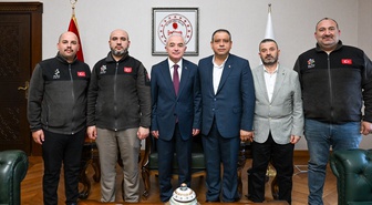 Kırklareli Valisi Turan, Lüleburgaz'daki yardım derneği yönetimini kabul etti