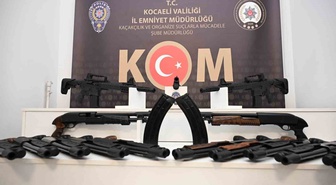 Kocaeli Körfez'de KOM ekiplerince 25 yivsiz av tüfeği ele geçirildi, 2 şüpheli yakalandı