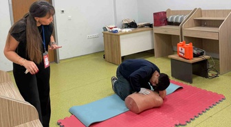 Kütahya Emet'te TÜBİTAK 4007 Bilim Şenliği'nde temel yaşam desteği atölyesi yapıldı