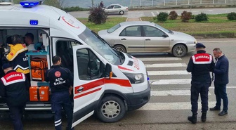 Samsun-Sinop kara yolunda iki otomobilin çarpışmasıyla 1'i bebek 5 kişi yaralandı