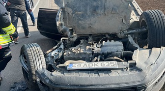 Van-Gevaş kara yolunda devrilen otomobilde 1'i çocuk 3 kişi yaralandı