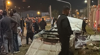 Van Gevaş'ta yakıt tankeri otomobille çarpıştı, 2'si ağır 5 yaralıdan 1'i öldü