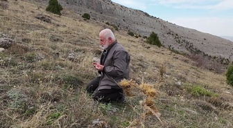 Yozgat'ta iş insanı Kandemir, 2 bin 270 rakımlı Akdağ'da ezan okuyup namaz kıldı