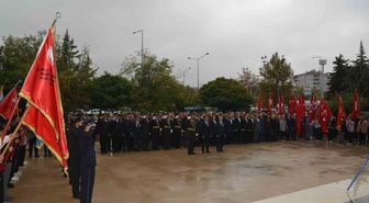 29 Ekim Cumhuriyet Bayramı kutlamaları çelenk sunma töreniyle başladı