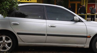 Adana Kozan'da tekel bayisine motosikletli 2 kişi tabancayla ateş açtı