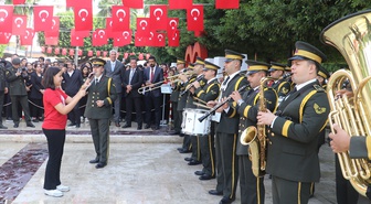 Adana, Mersin, Hatay ve Osmaniye'de Cumhuriyet'in 103. yıl törenlerine çelenk sunuldu