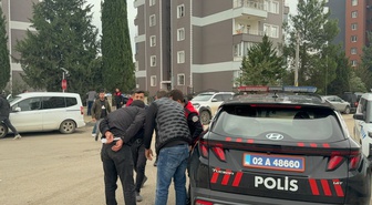 Adıyaman'da konut sitesindeki kavgada 1 kişi yaralandı, 5 şüpheli gözaltına alındı