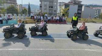 Bilecik'te 23 öğrenci trafik kurallarını uygulamalı eğitimle öğrendi