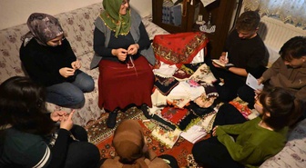 Denizli'de öğrenciler Sandıktaki Hafıza projesiyle yazma oyalarını araştırdı