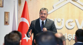 Eskişehir Valisi Erdinç Yılmaz, TÜGVA ziyaretinde gençlerin sorularını yanıtladı