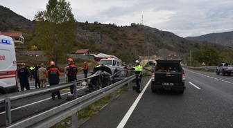 Gümüşhane Mescitli'de otomobil bariyere çarptı, 1 kişi öldü, 4 kişi yaralandı