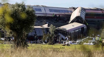 İspanya'da iki yüksek hızlı tren Toledo'da çarpıştı, en az 10 kişi öldü