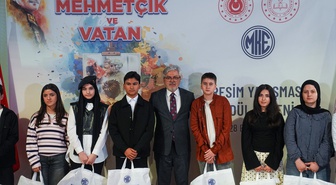 'Kahramanım Mehmetçik ve Vatan' konulu resim yarışmasında dereceye girenler ödüllerini aldı