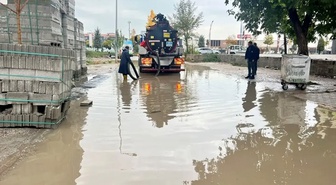 Malatya'da sağanakta cadde ve sokaklar suyla kaplandı, MASKİ ekipleri çalışıyor