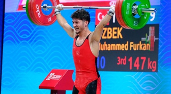 Muhammed Furkan Özbek Çin'deki Dünya Halter Şampiyonası'nda gümüş ve bronz kazandı