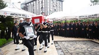 Muratpaşa Kaymakamı İhsan Kara için Antalya Valilik önünde resmi tören düzenlendi