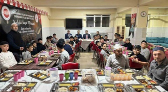 Osmaneli'de Kaymakam Tahir Yılmaz, hafızlık öğrencileriyle akşam yemeğinde buluştu