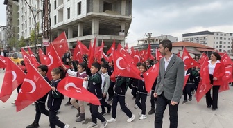 Yüksekova'da 29 Ekim Cumhuriyet Bayramı 110 metrelik dev bayrakla kutlandı