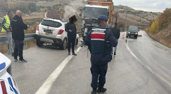 Ankara Çubuk'ta hafriyat kamyonuyla çarpışan otomobilin sürücüsü Akif Ünal (38) öldü