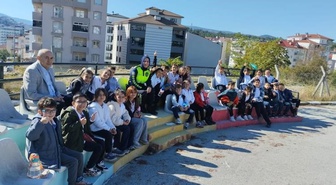 Bilecik'te ilkokul öğrencileri Trafik Eğitim Parkı'nda uygulamalı trafik eğitimi aldı
