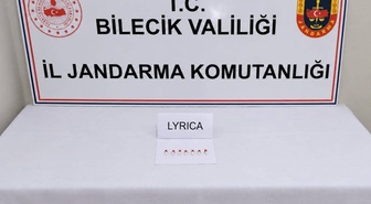 Bilecik'te jandarma yol kontrolünde bir şahsın üzerinde 7 uyuşturucu hap bulundu