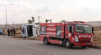 Cizre'de kontrolden çıkan boş akaryakıt tankeri devrildi, 1 kişi yaralandı