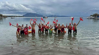 Datça'da açık su yüzücüleri Cumhuriyet için 1923 metre yüzdü