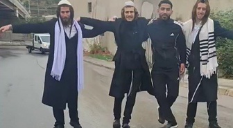 İzmir Konak'ta bir grup Yahudi, Netanyahu'nun seçim yenilgisini dans ederek kutladı