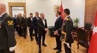Silopi'de 29 Ekim töreninde Kaymakam Partal ve Komutan Kaya tebrikleri kabul etti