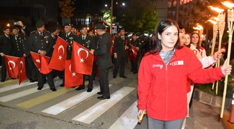 Şırnak'ta 29 Ekim fener alayında 103 metrelik Türk bayrağı açıldı