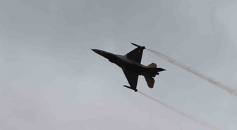 SOLOTÜRK, Eskişehir'de 103. yıl kutlamalarında gösteri uçuşu yaptı