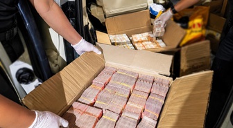 'Tatile gidiyoruz' diyen evli çiftin aracında 36 milyon lira bulundu
