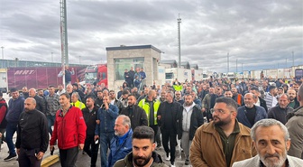 TIR şoförleri Schengen vize sorunu için Edirne'deki sınır kapılarında kontak kapattı