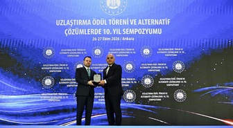 Adalet Bakanı Gürlek, Van Cumhuriyet Başsavcısı Kara'ya uzlaştırma ödülünü verdi