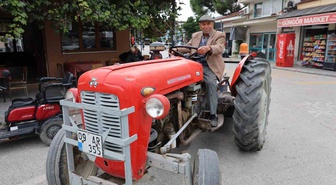 Aydın Efeler'de 1938 doğumlu Ali Avşar, 69 yıllık traktörle üretiyor