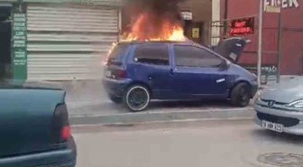 Bursa Yıldırım'da park halindeki otomobilde çıkan yangın maddi hasara yol açtı