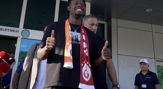 El Chadaille Bitshiabu kimdir? Galatasaray'ın 1,96'lık stoperi ilk maçında pas hatası yapmadı