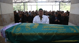 Hatay'da trenin otomobile çarpması sonucu ölen kadının cenazesi defnedildi