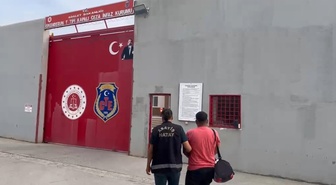 Hatay Dörtyol'da 4 yıl 2 ay hapis cezasıyla aranan 2 kişi cezaevine gönderildi