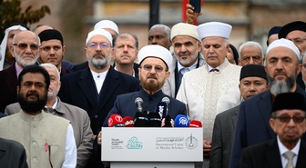 İstanbul'da İslam Birliği Konferansı sonuç bildirgesi Ayasofya önünde okundu