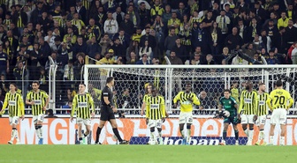 Fenerbahçe'de 2-1'lik mağlubiyet sonrası sadece o isim alkışlandı