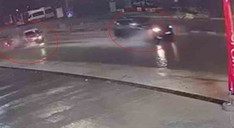 Hatay Antakya'da zincirleme kazada 2 otomobil ve 1 motosiklet zarar gördü
